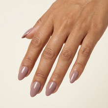 Nude Mauve press-on nails — mão aberta