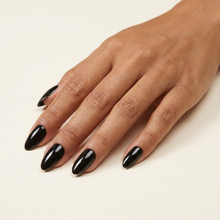 Preto press-on nails — mão aberta